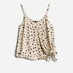 Trendy sleeveless blouse in unique print.